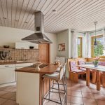 Küche mit Einbauküche