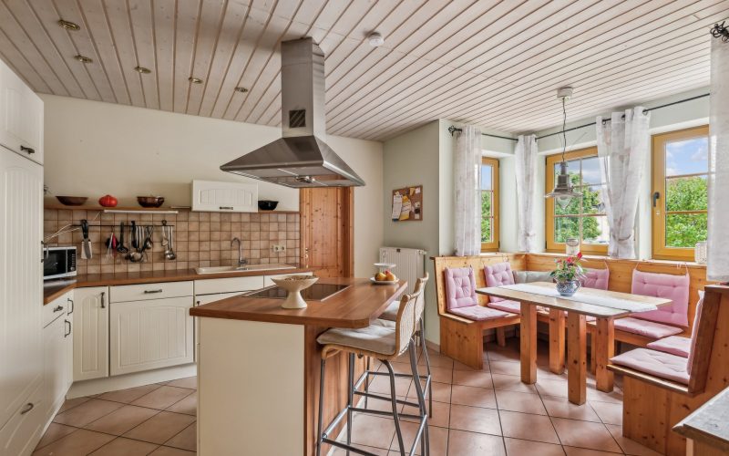 Küche mit Einbauküche