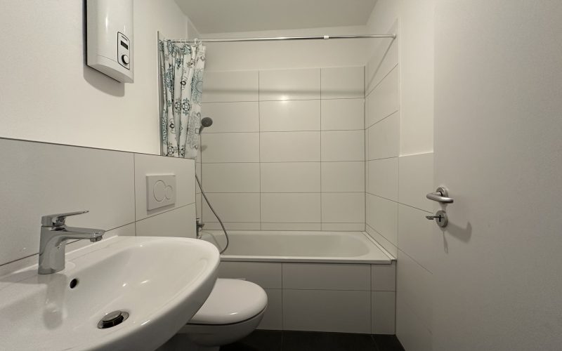 Badezimmer mit Duschwanne