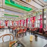 Lichtdurchfluteter Sitzbereich