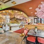 Kuchentheke mit Sitzplätzen