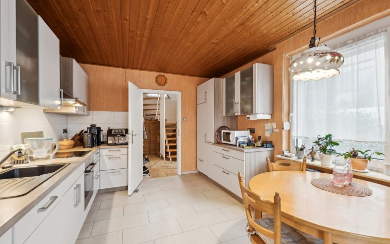 Küche mit Einbauküche