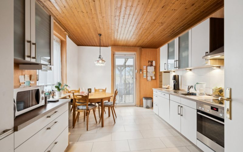 Küche mit Einbauküche