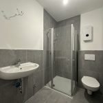 Badezimmer mit Dusche