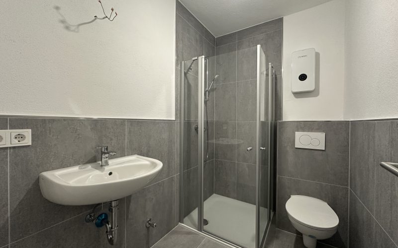 Badezimmer mit Dusche