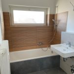 Badezimmer mit Duschwanne