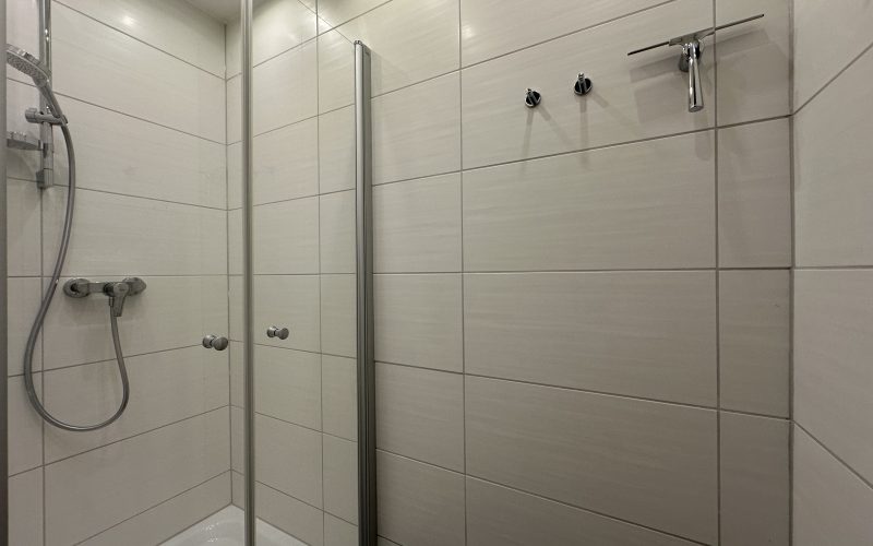 Badezimmer mit Dusche