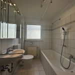 Badezimmer mit Duschwanne