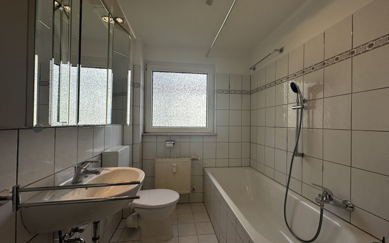 Badezimmer mit Duschwanne
