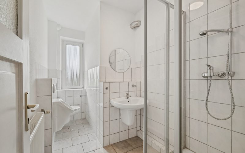 Badezimmer mit Dusche