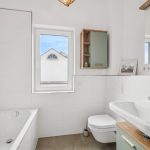 Badezimmer 2 mit Badewanne