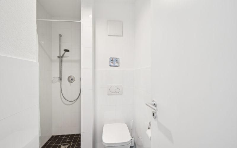 Badezimmer mit Dusche