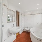 Badezimmer (OG)