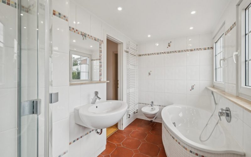 Badezimmer (OG)
