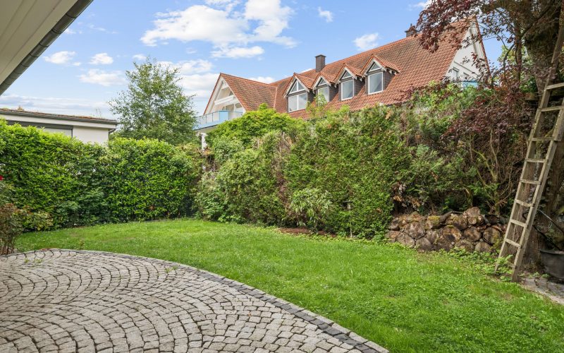 Terrasse mit Garten