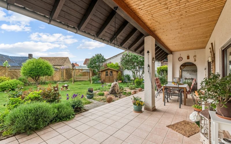 Garten mit Terrasse