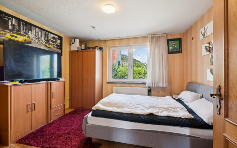 Schlafzimmer 1 (EG)