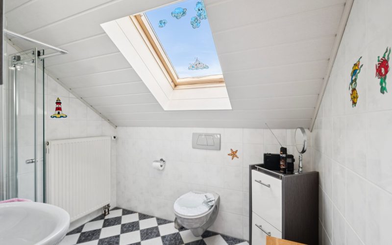 Badezimmer 2 (DG)