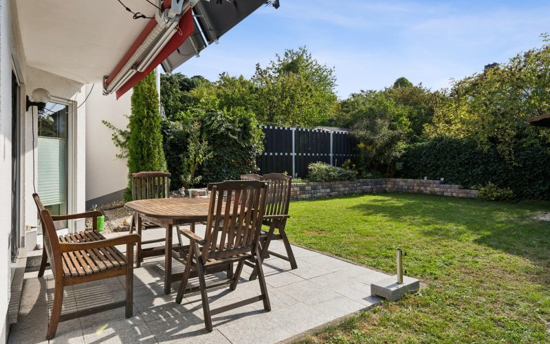 Garten mit Terrasse