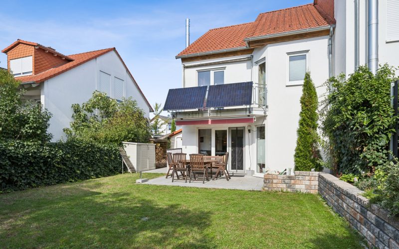 Garten mit Terrasse