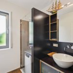 Badezimmer 1 (EG)