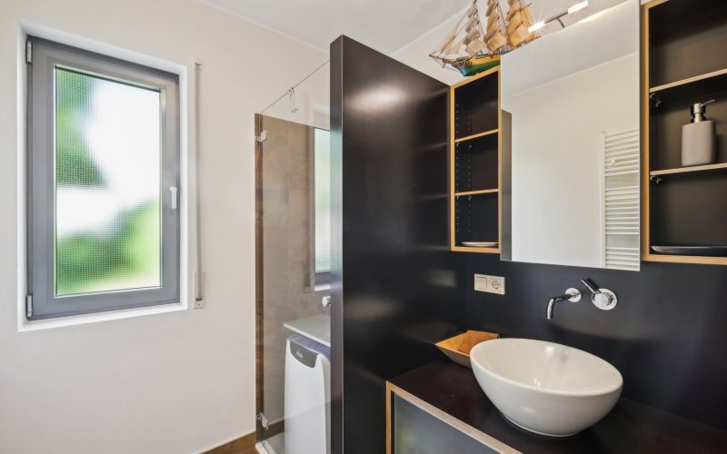 Badezimmer 1 (EG)